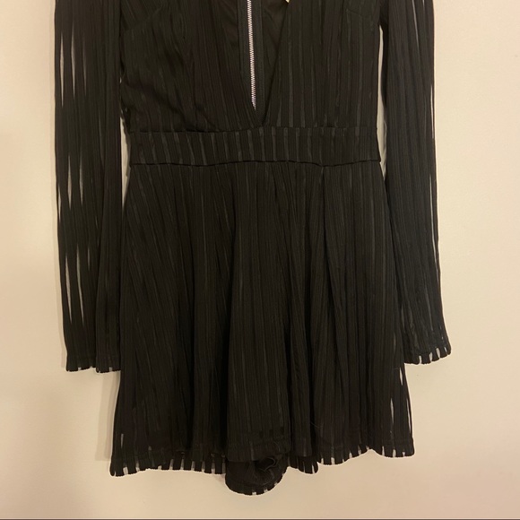 NWT Luxxel Low-Cut Long-Sleeve Black Romper - Picture 3 of 11